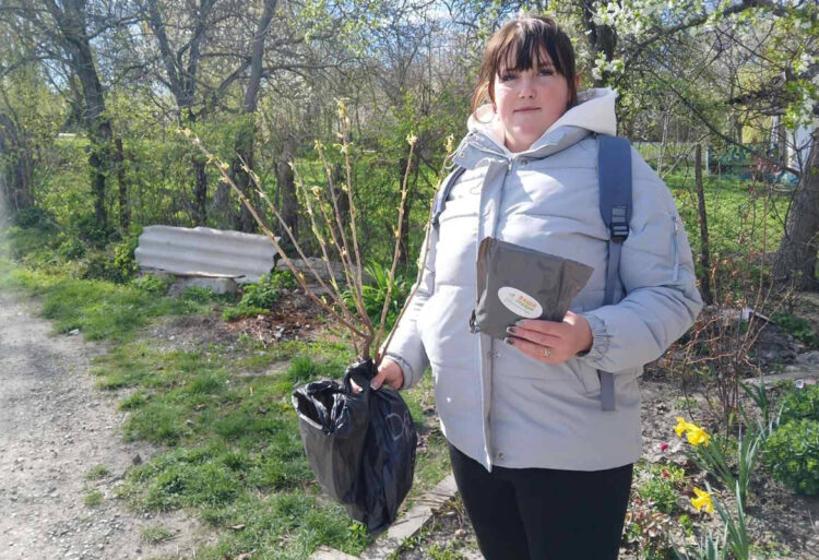 1000 кущів сортової смородини для багатодітних родин Хмельниччини